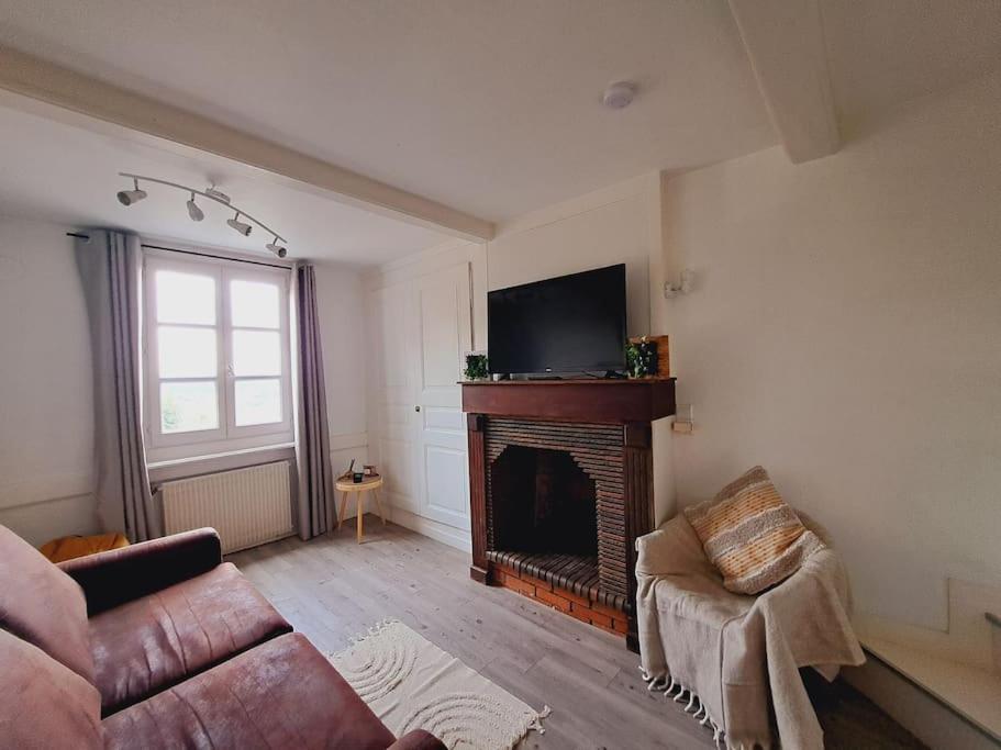 Charmant Duplex A Thiers, Vue Sur La Chaine Des Puys Esterno foto