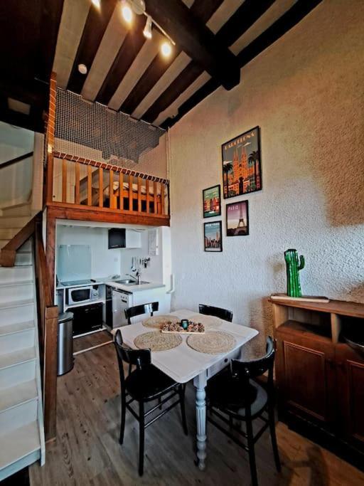Charmant Duplex A Thiers, Vue Sur La Chaine Des Puys Esterno foto